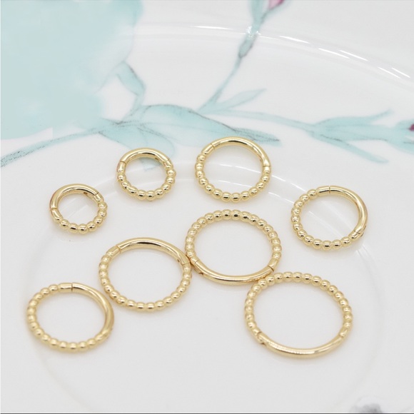 14k solid gold 10mm cartilage piercing - Picture 5 of 5